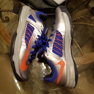Men's tennis shoes